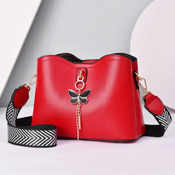 Butterfly Ring Shoulder Bag: A Trendy Fashion Choice for Women.